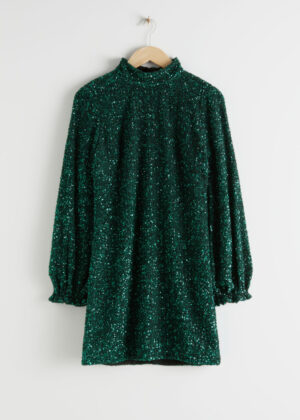 Elegant green klänning med knappar med knappar.
