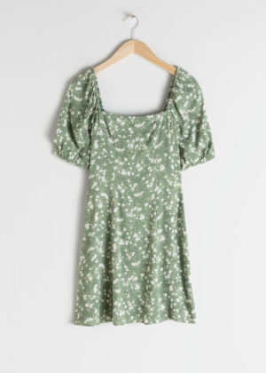 Läcker green kort klänning.