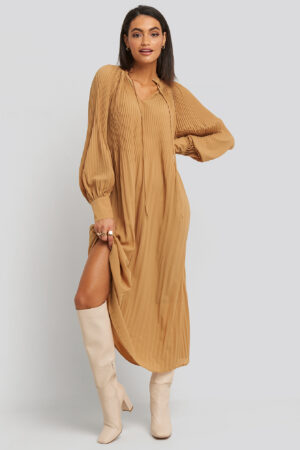 NA-KD Trend Tie Neck Pleated Dress - Beige