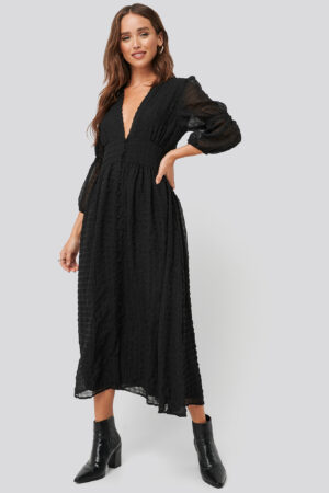 NA-KD Boho V-Formad Vid Klänning Med Puffärm - Black