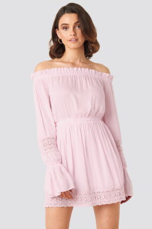 Queen of Jetlags x NA-KD Off Shoulder Lace Detail Frill Dress - Pink