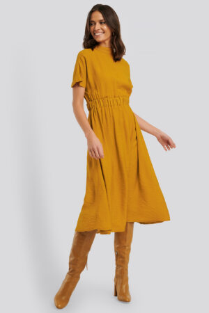 Trendyol Midiklänning Med Hög Hals - Yellow