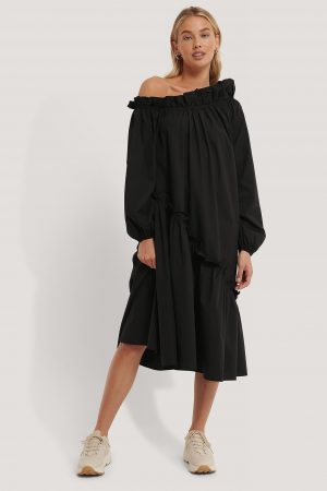 NA-KD Trend Asymetrisk Midiklänning - Black