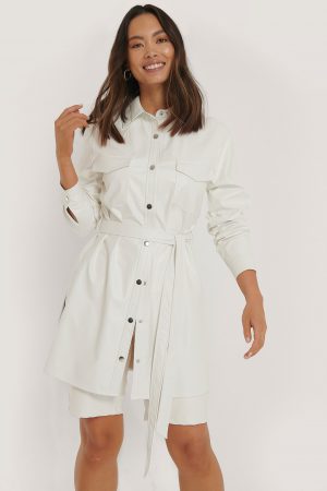 NA-KD Trend Skjortklänning I Pu Med Bälte - Offwhite