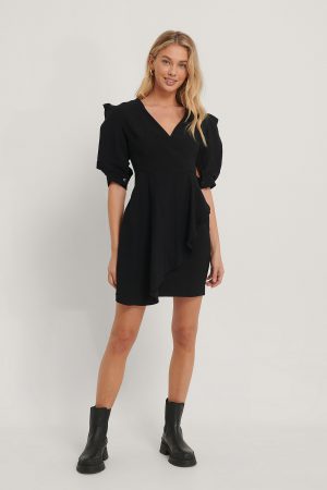 Trendyol Miniklänning Med Omlott Och Puffärm - Black