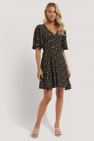 NA-KD Boho Vid V-Ringad Klänning - Black