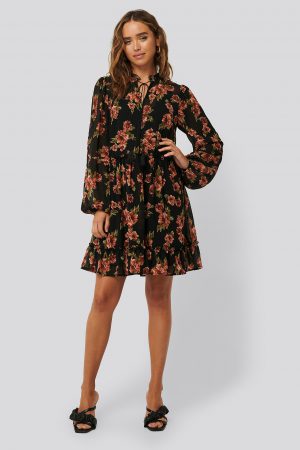 NA-KD Boho Långärmad Miniklänning Med Volangdetalj - Multicolor