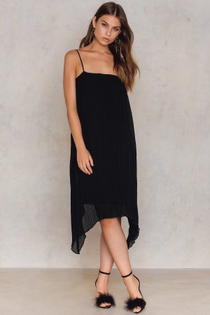 NA-KD Party Pleated Asymmetric Hem Dress - Black