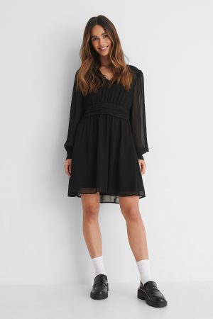 NA-KD Boho Rynkad Miniklänning Med Puffärm - Black