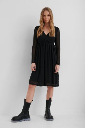 NA-KD Omlottklänning - Black