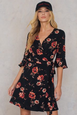 Qontrast X NA-KD Wrap Around Short Dress - Black