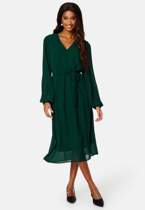 Midiklänning från VERO MODA.